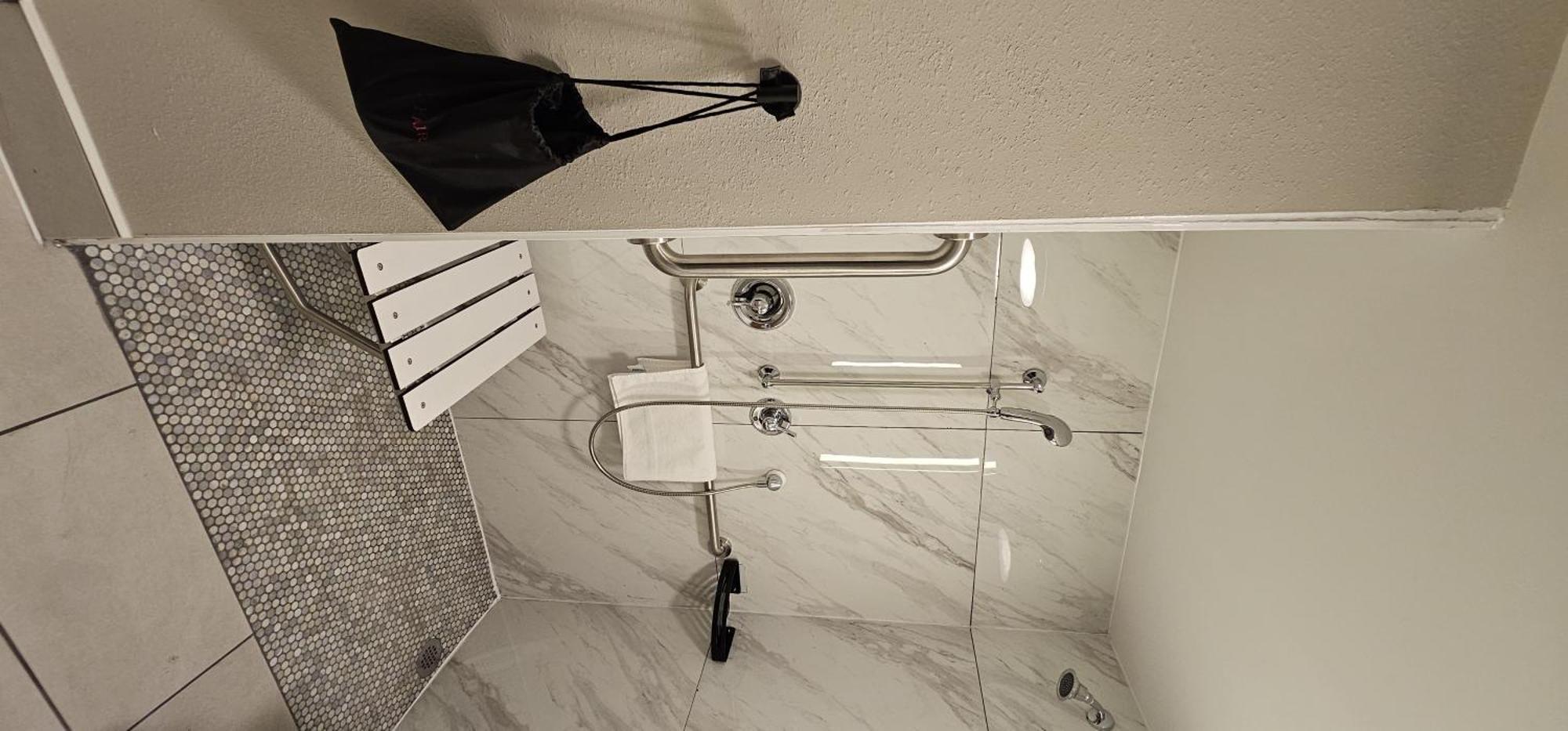 King Room Roll Shower Mobility Access or Non-Smoking,1586852345:JPEG